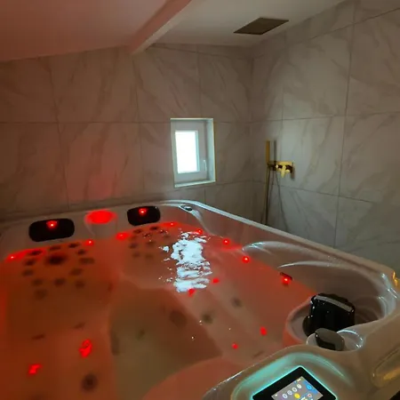 Cinema Jacuzzi 公寓